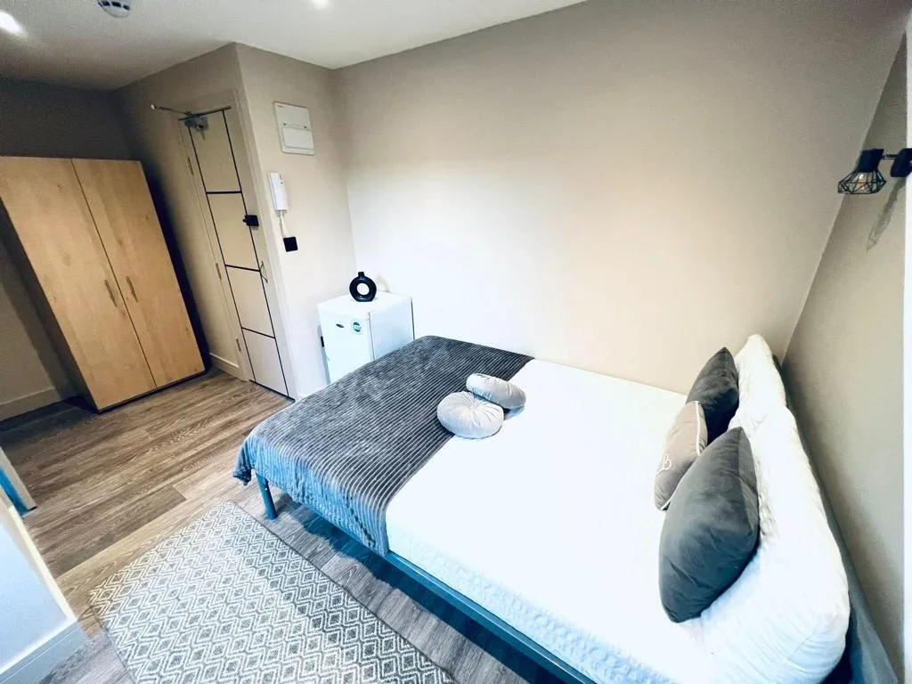 Room Leyland Road in Greater London