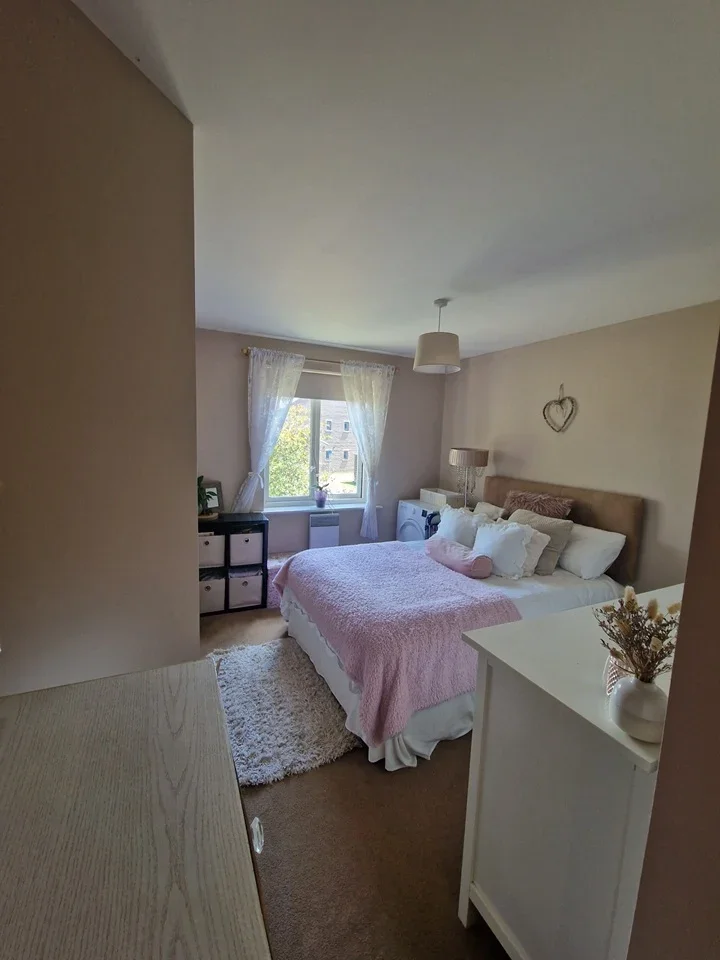 Room Heritage Way in Gosport