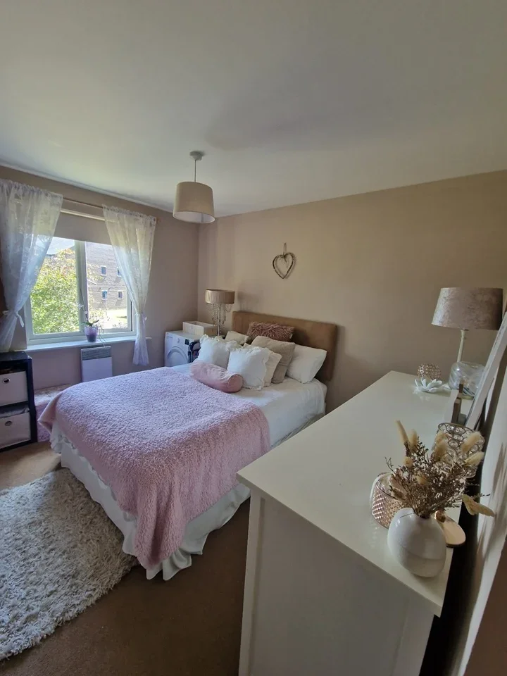 Room Heritage Way in Gosport