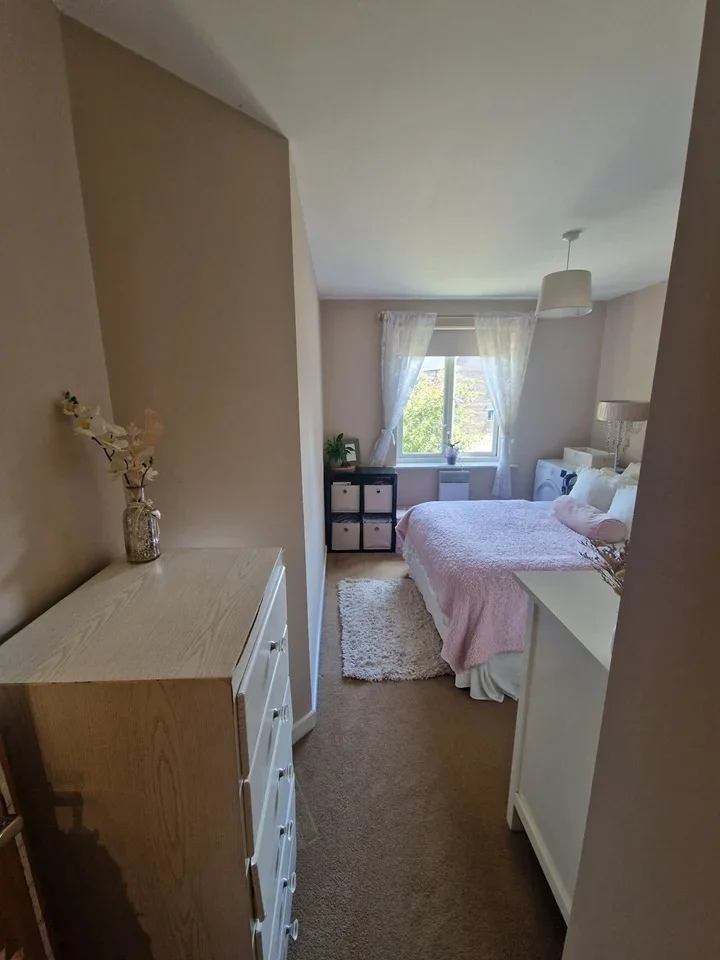 Room Heritage Way in Gosport
