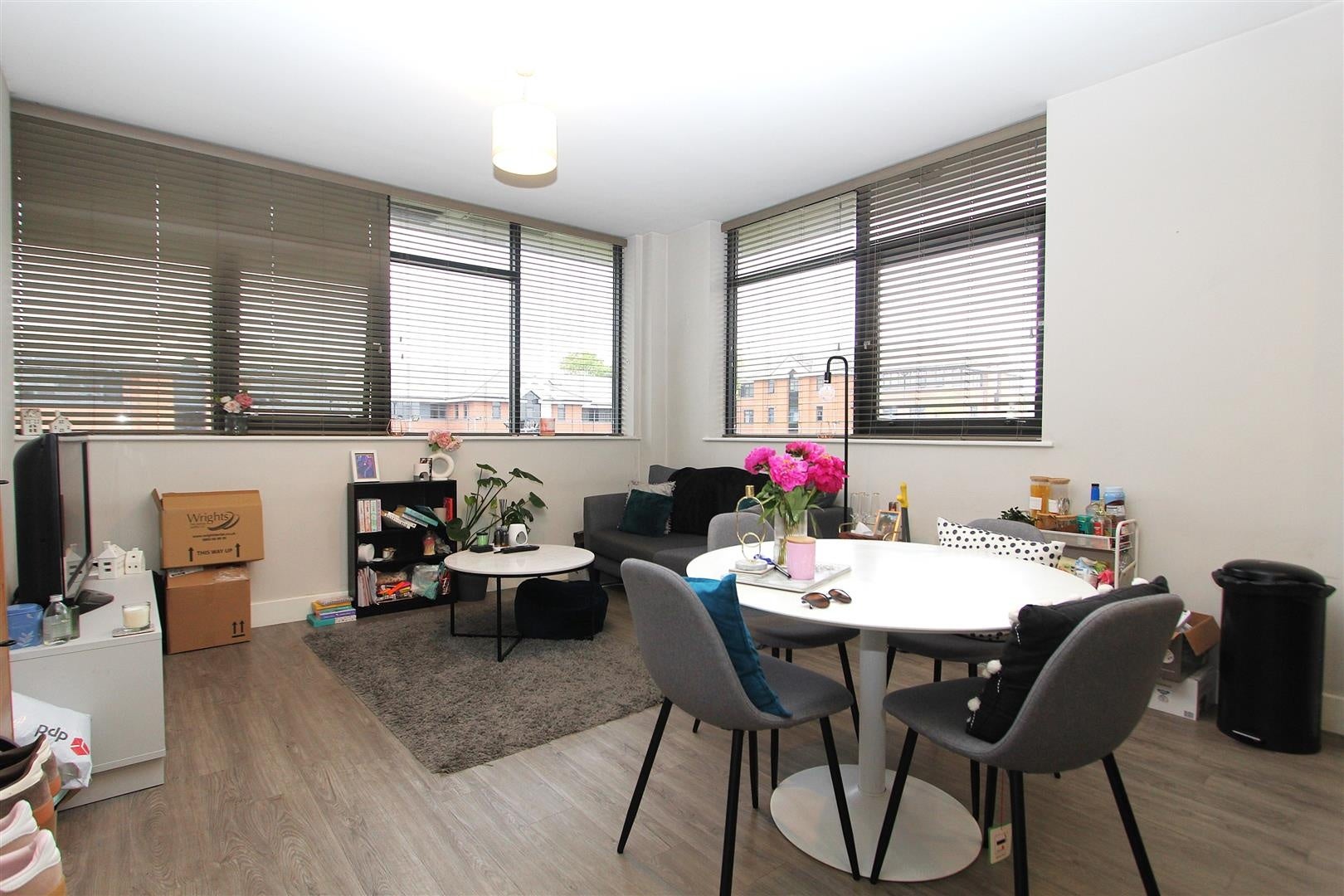 Flat Dawsons Square in Leeds