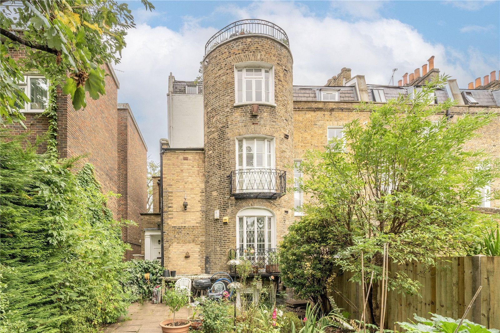 Flat Brixton Road in Greater London