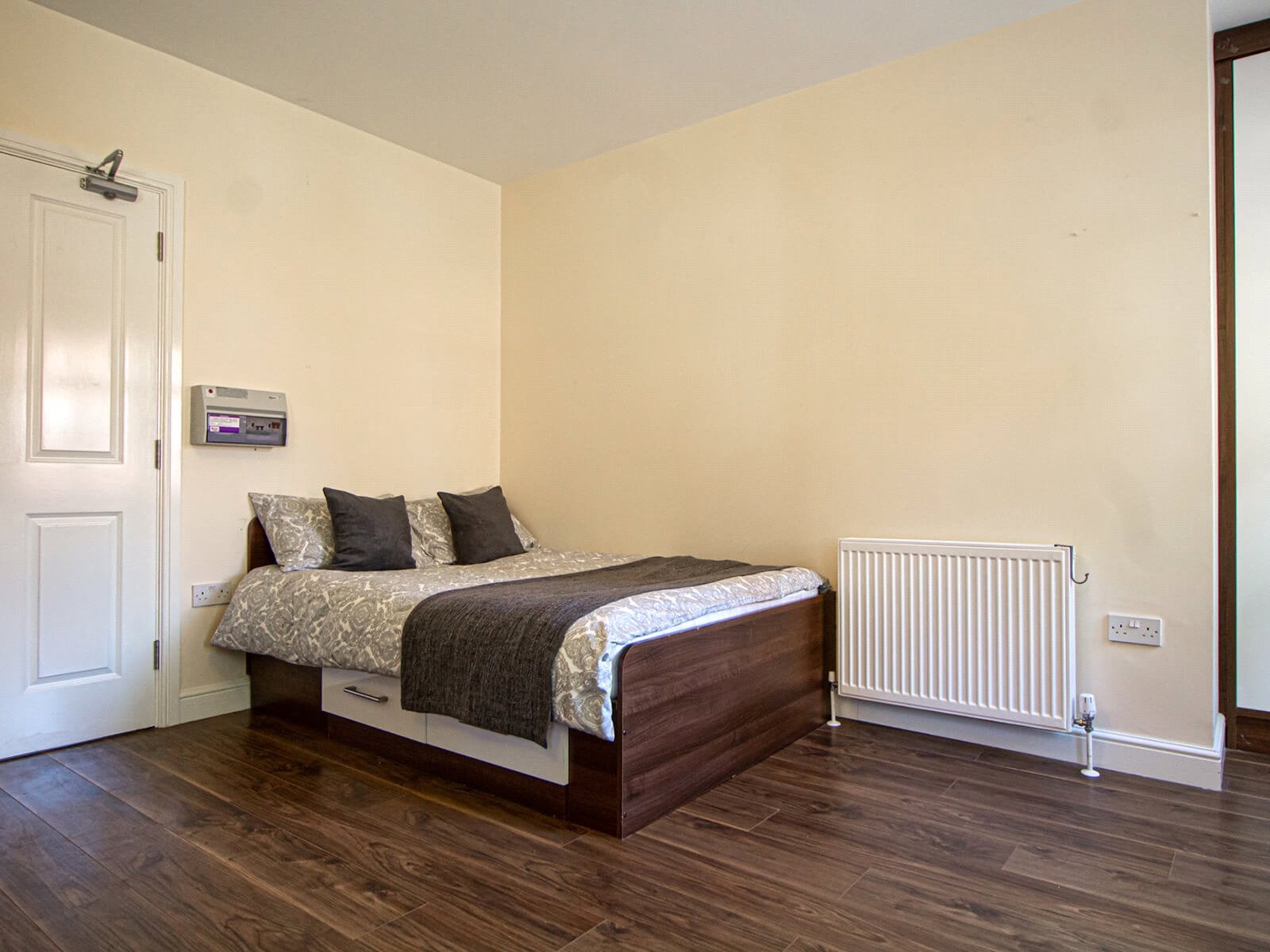 Flat Clarendon Road in Leeds