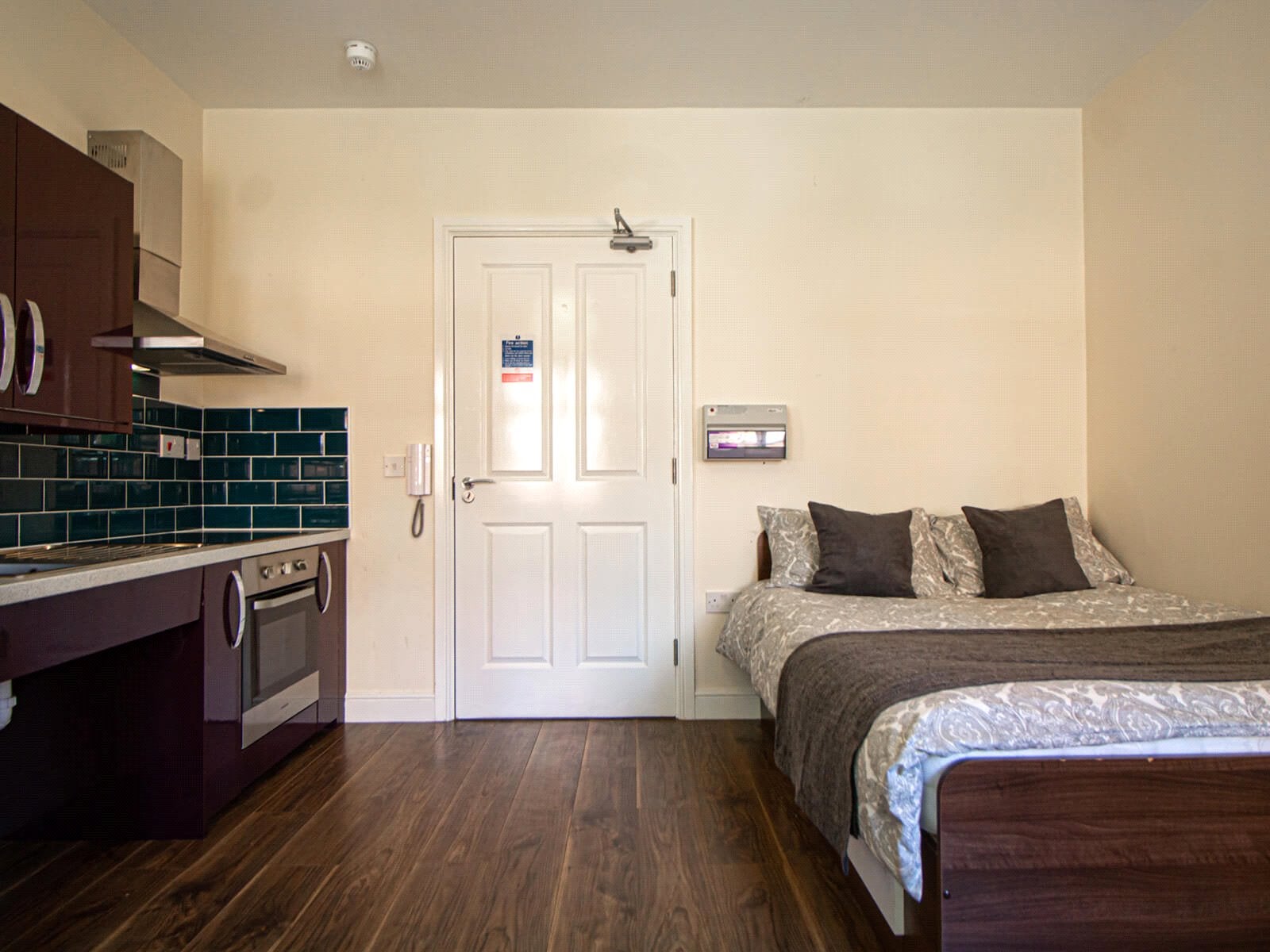 Flat Clarendon Road in Leeds