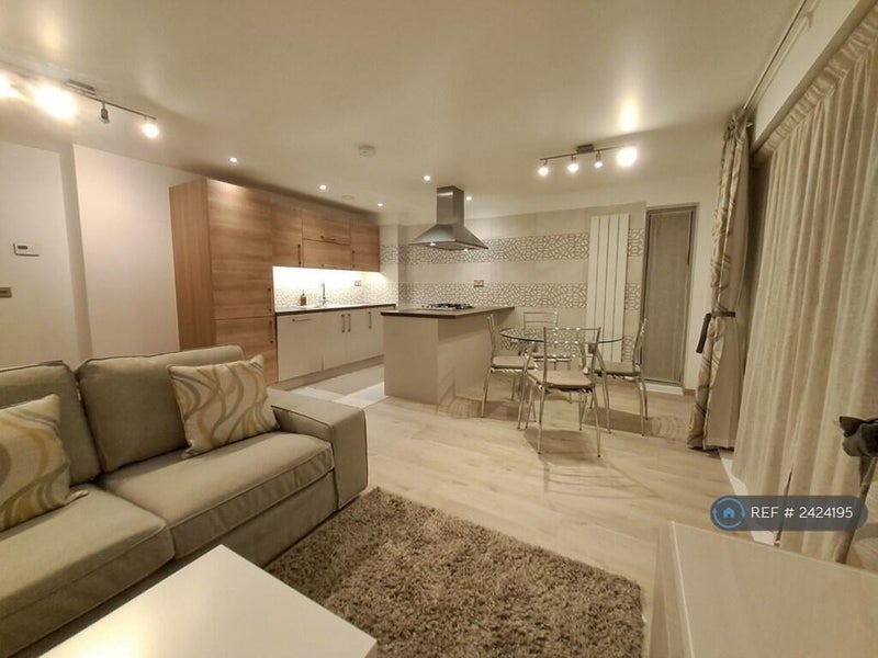 Room Merchant Street in Greater London