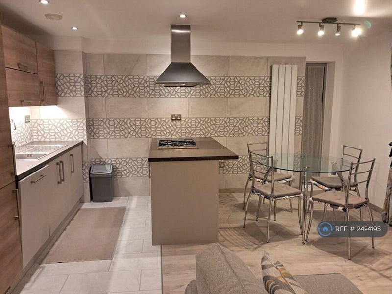 Room Merchant Street in Greater London