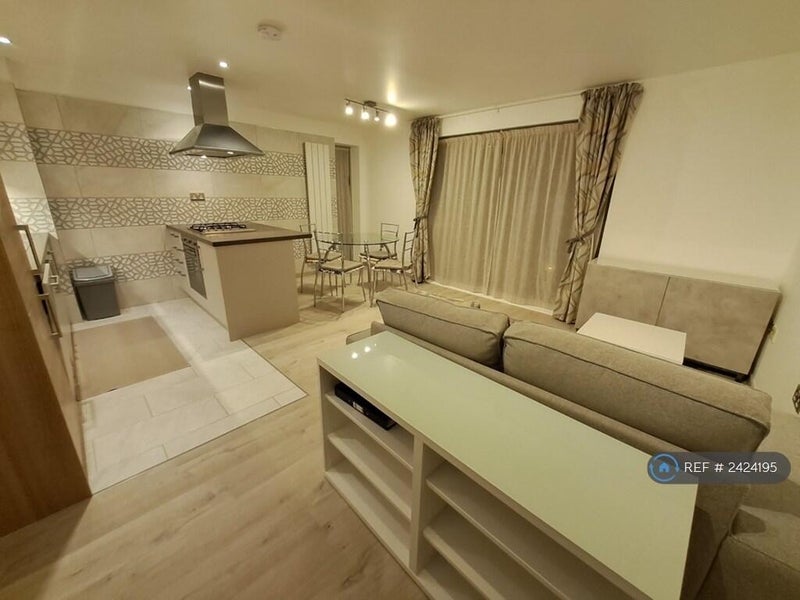 Room Merchant Street in Greater London
