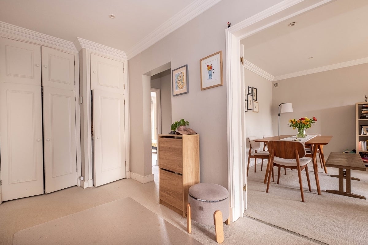 Flat Crooked Billet in Greater London