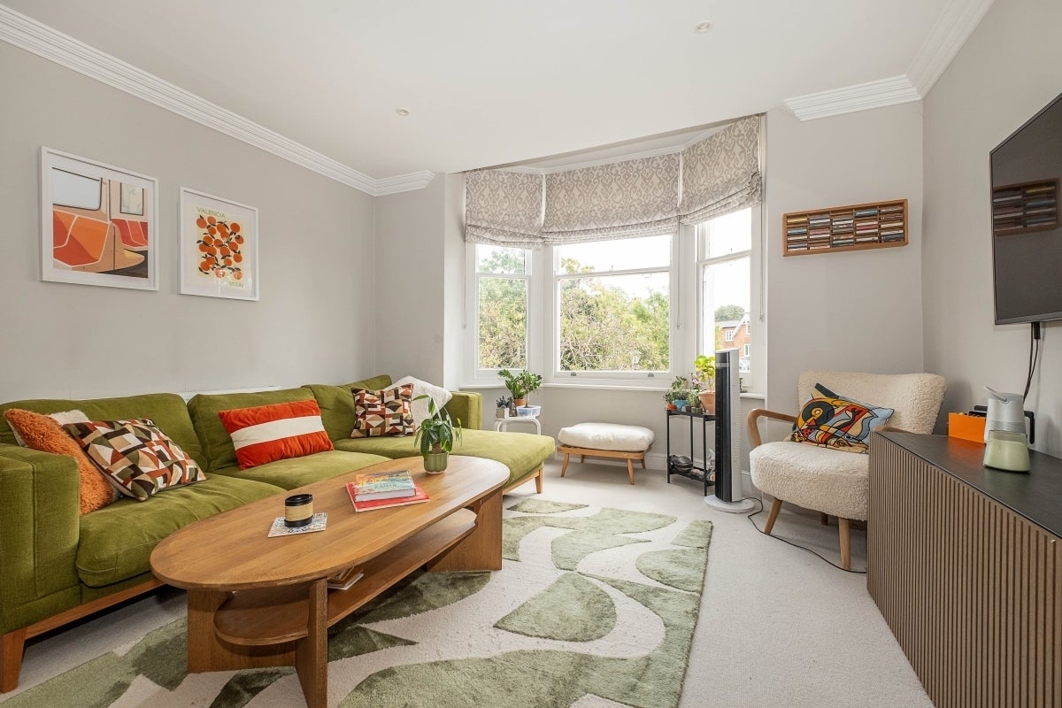 Flat Crooked Billet in Greater London