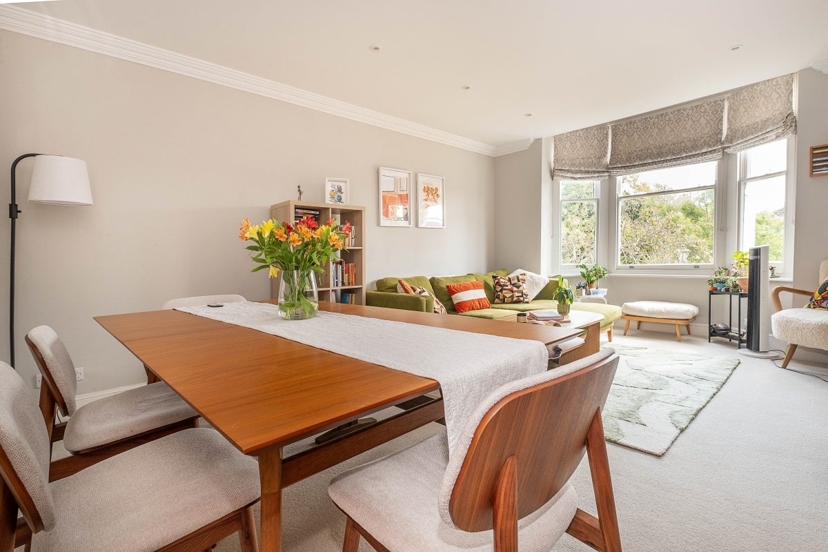 Flat Crooked Billet in Greater London