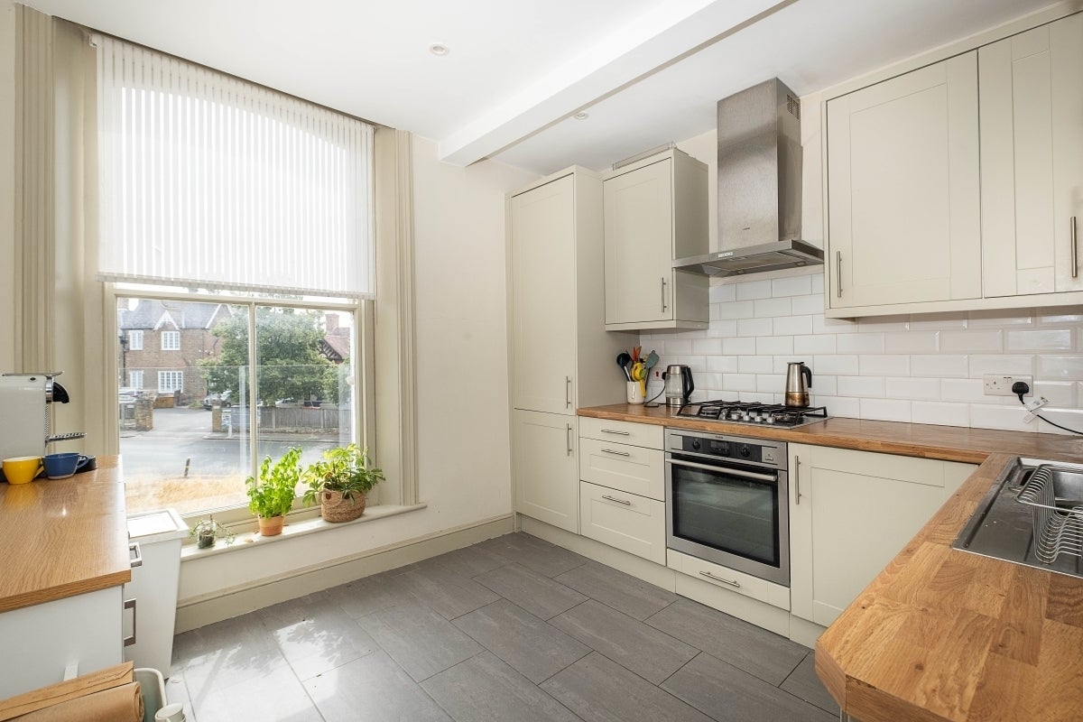 Flat Crooked Billet in Greater London