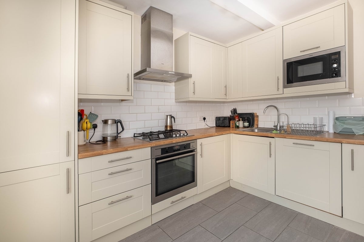 Flat Crooked Billet in Greater London
