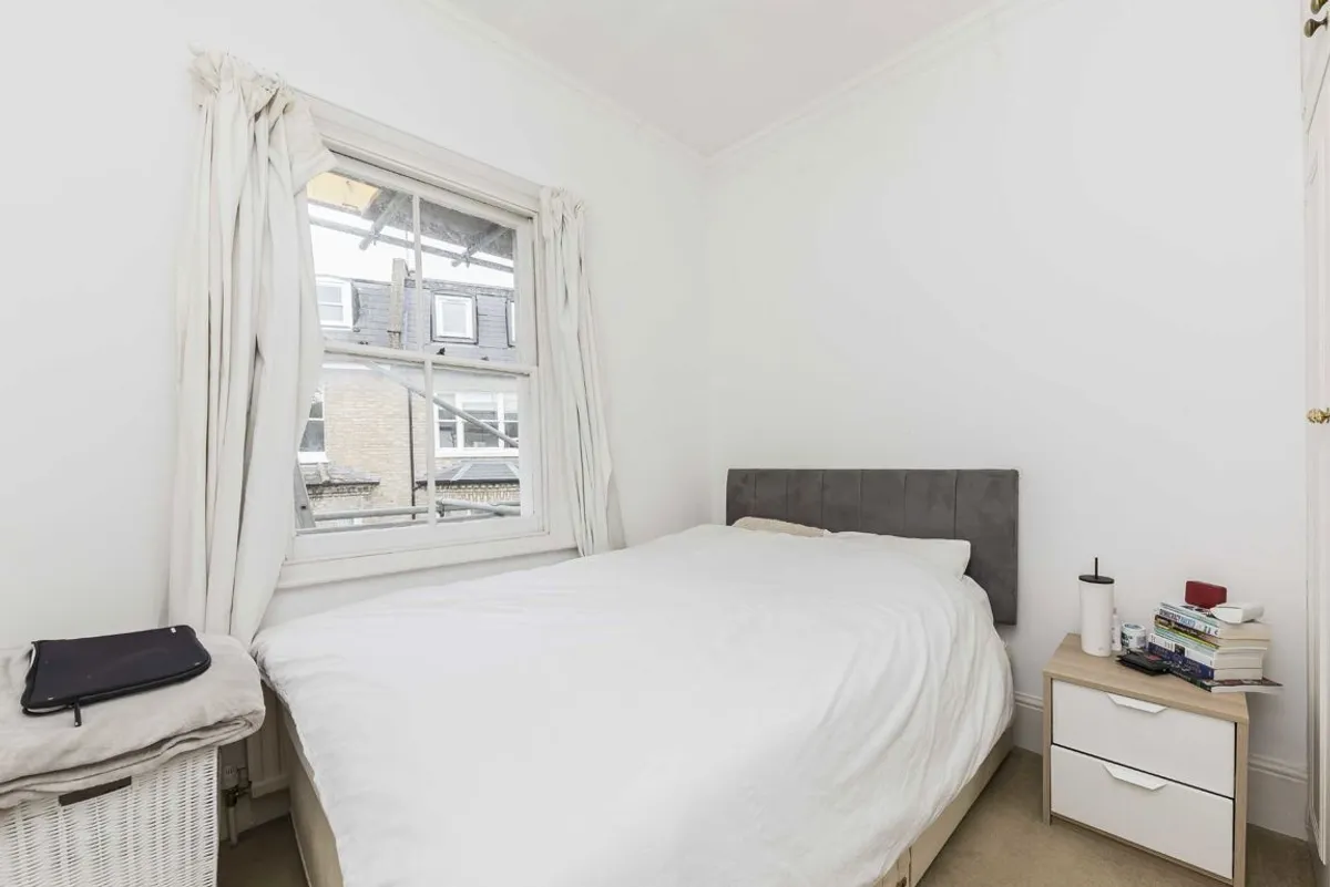 Flat Milson Road in Greater London