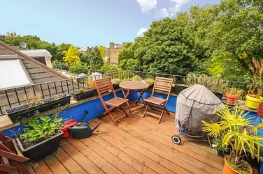 Flat North Side Wandsworth Common in Greater London