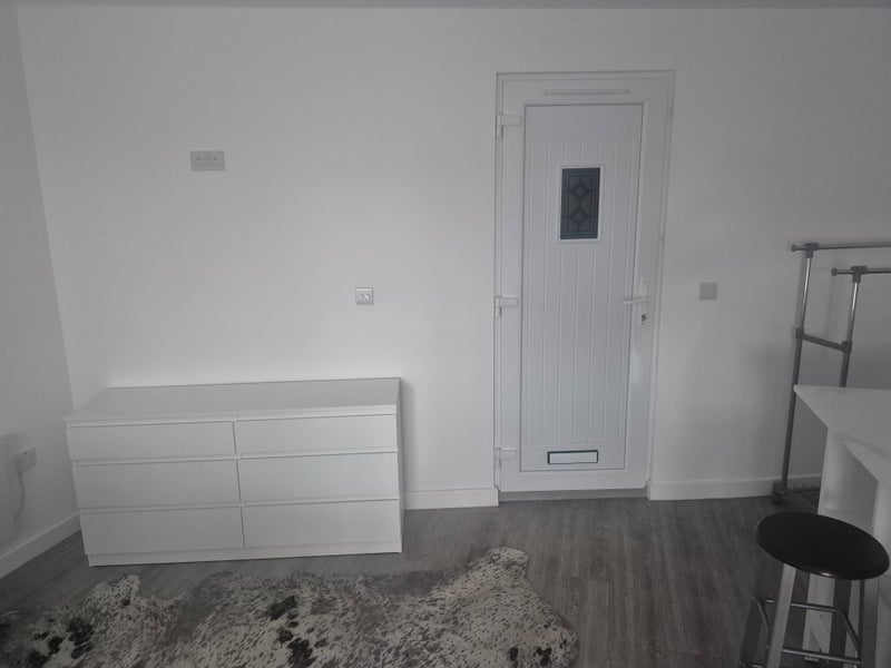 Room Hunter Road in Greater London