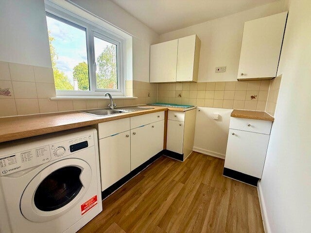 Flat Salisbury Road in Netheravon