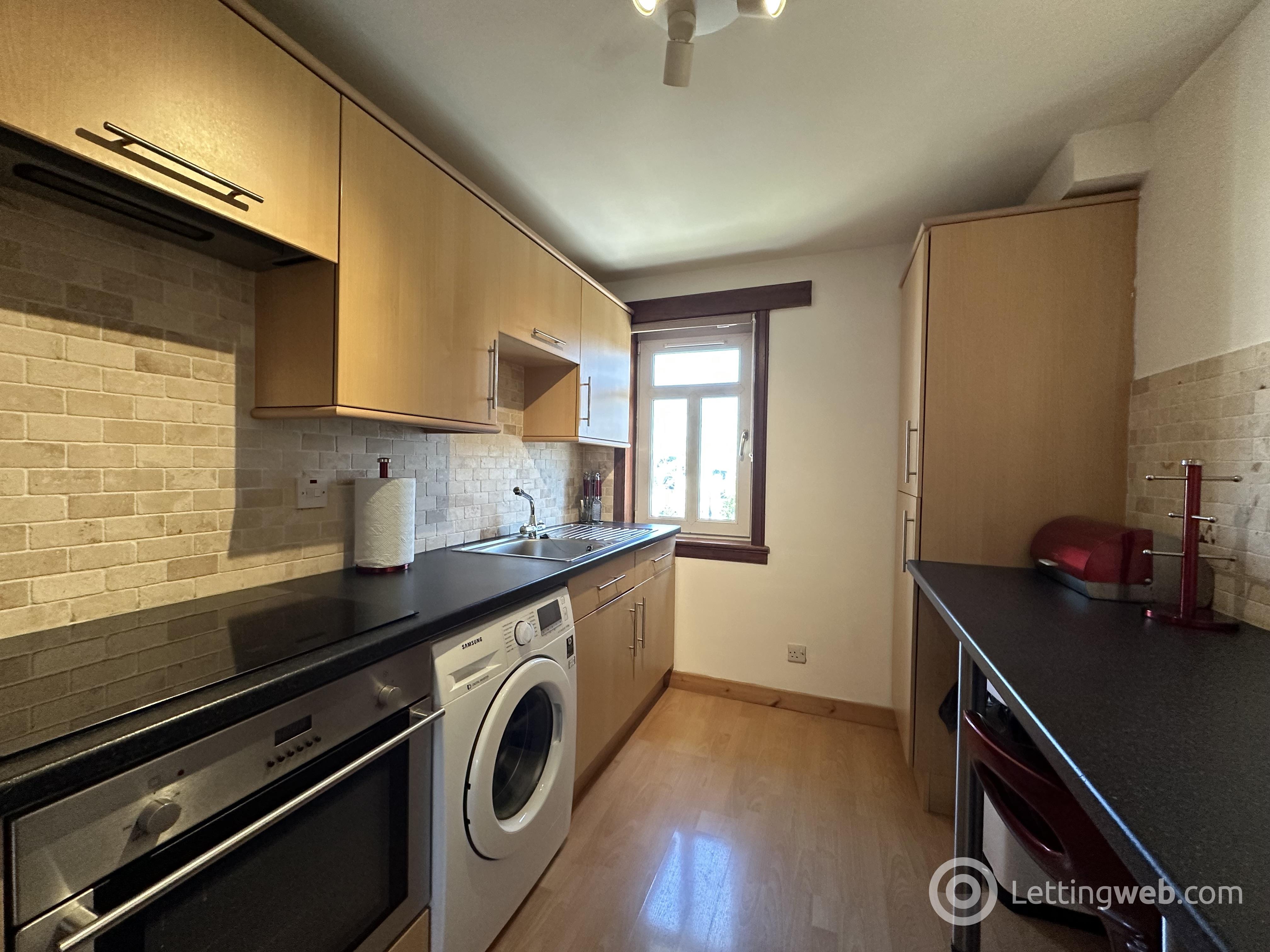 Flat Marine Court in Aberdeen