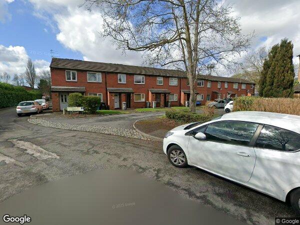 Flat Headingley Drive in Trafford
