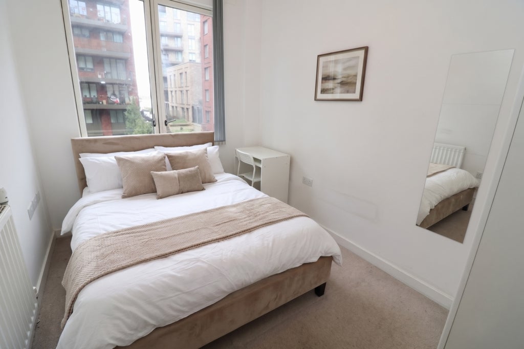 Room Globe Road in Greater London
