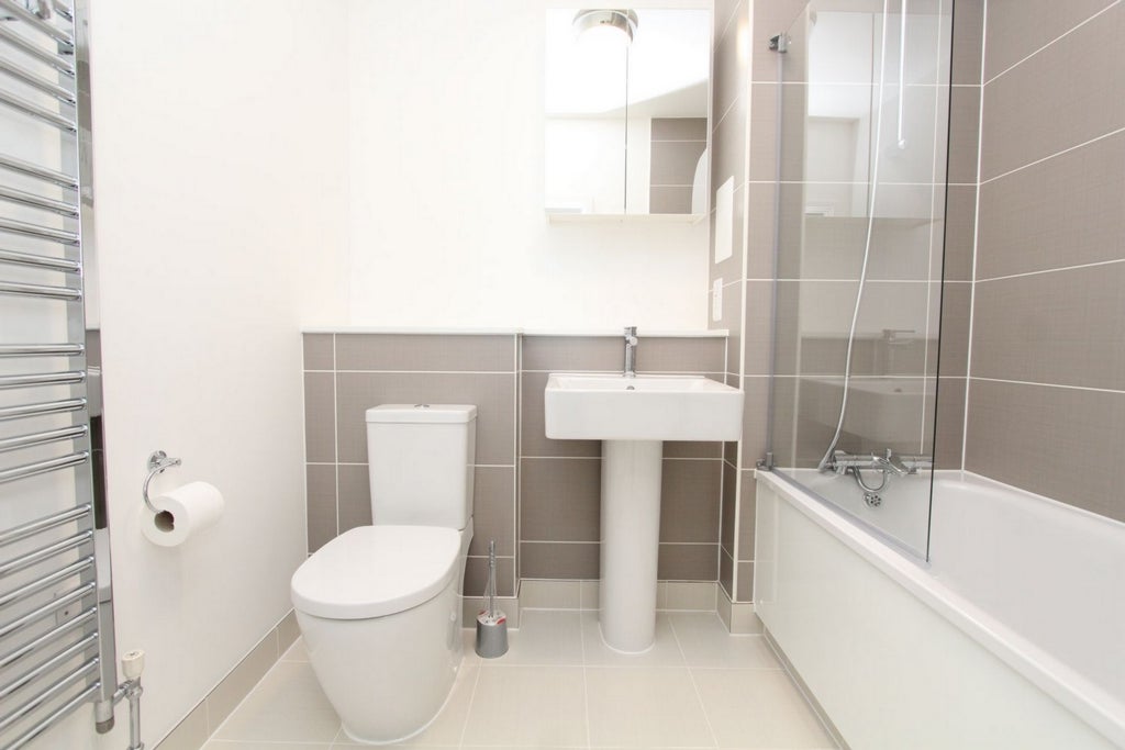 Room Globe Road in Greater London