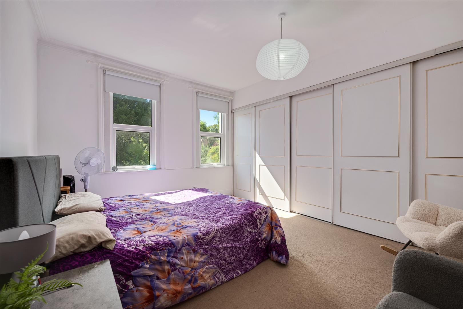 Flat Queen Anne Avenue in Greater London
