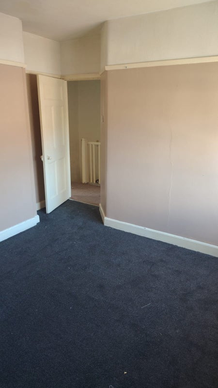 Room Nearmaker Road in Manchester