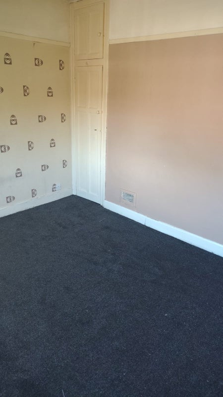 Room Nearmaker Road in Manchester