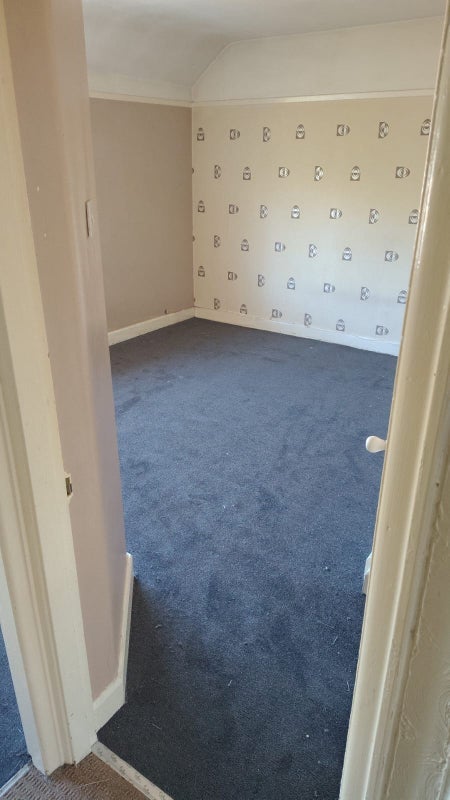 Room Nearmaker Road in Manchester