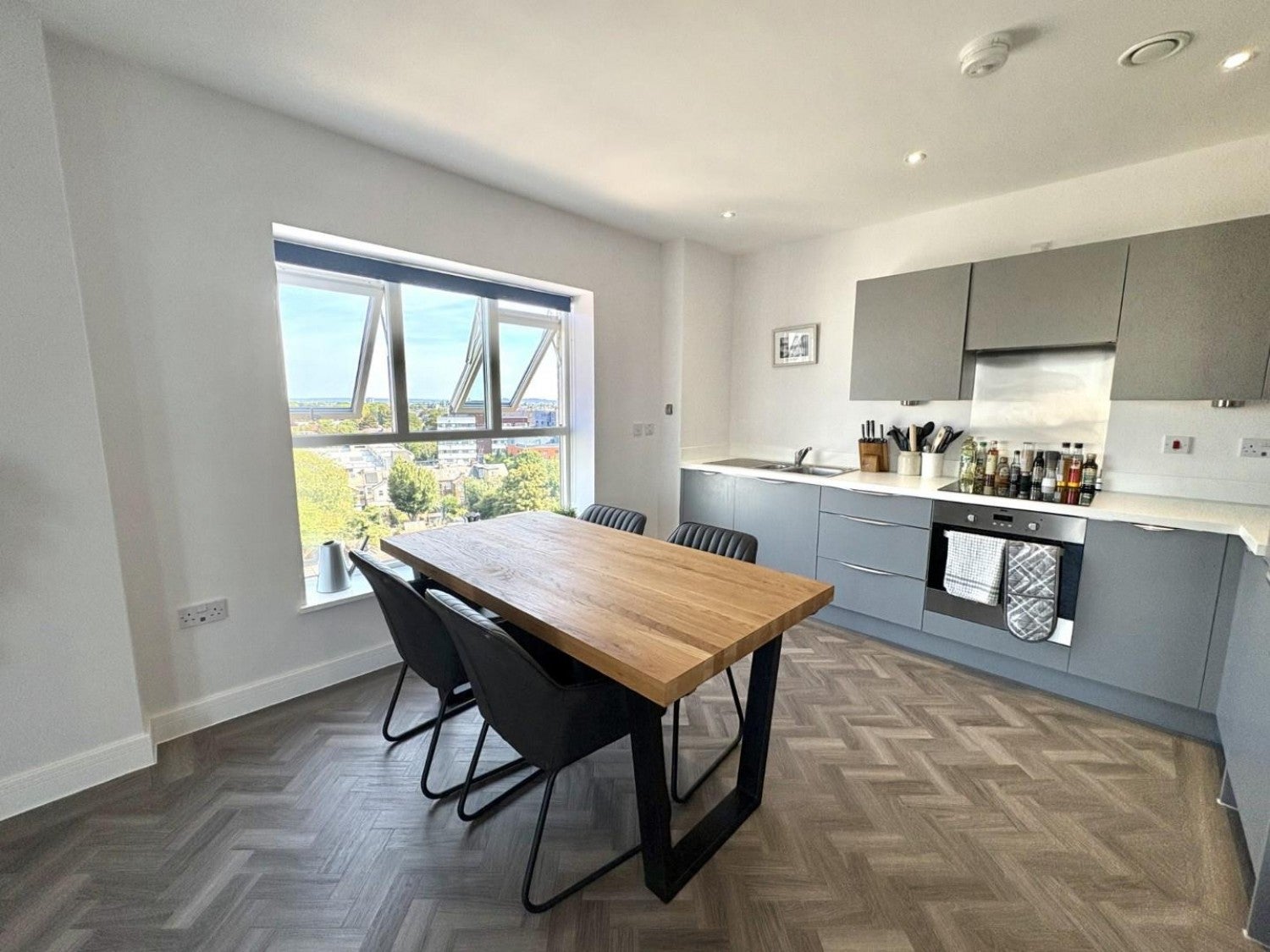 Flat Material Walk in Greater London