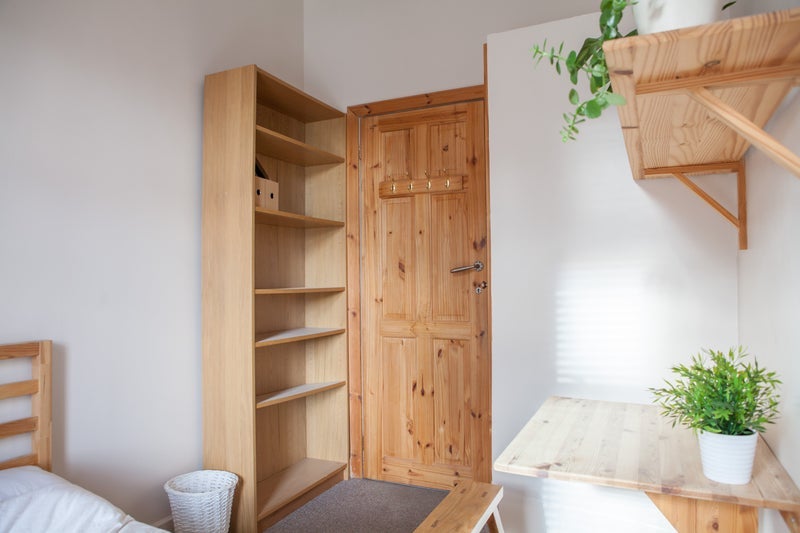 Room Portville Road in Manchester