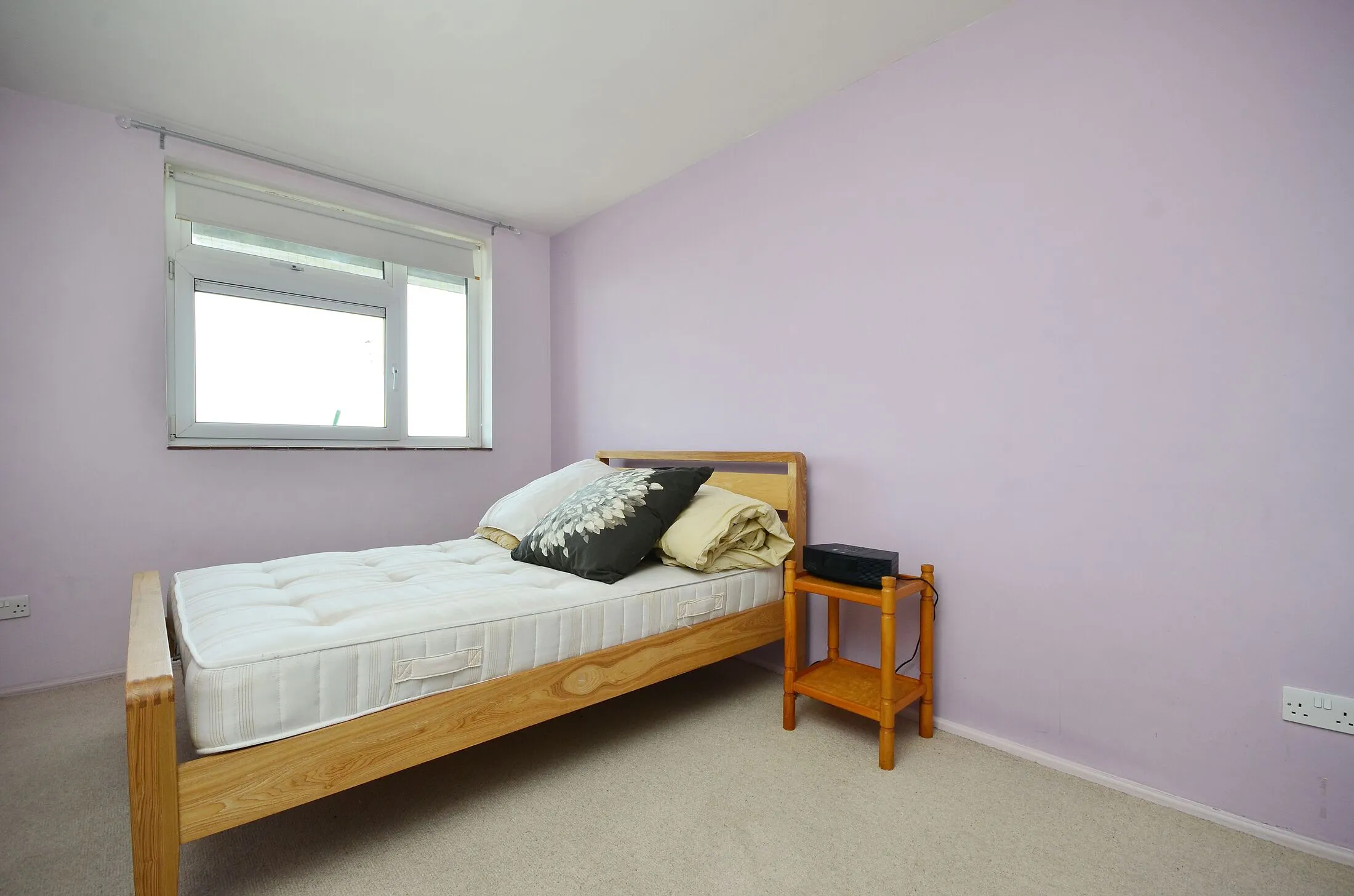 Flat Canterbury Crescent in Greater London