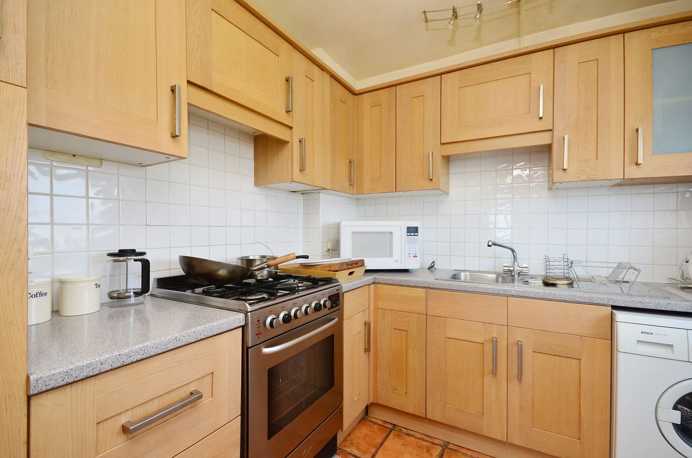 Flat Canterbury Crescent in Greater London