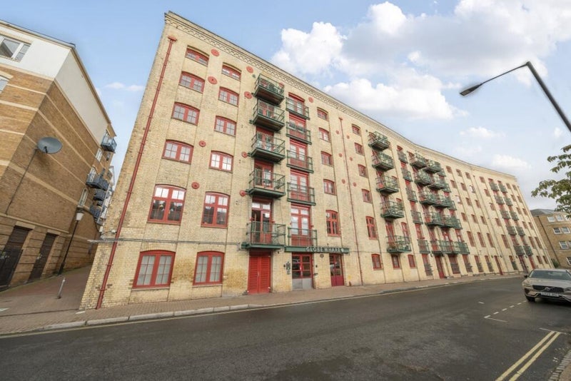 Room Rotherhithe Street in Greater London
