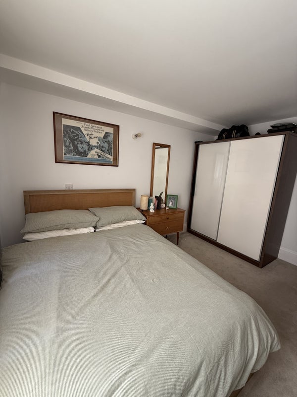 Room Rotherhithe Street in Greater London