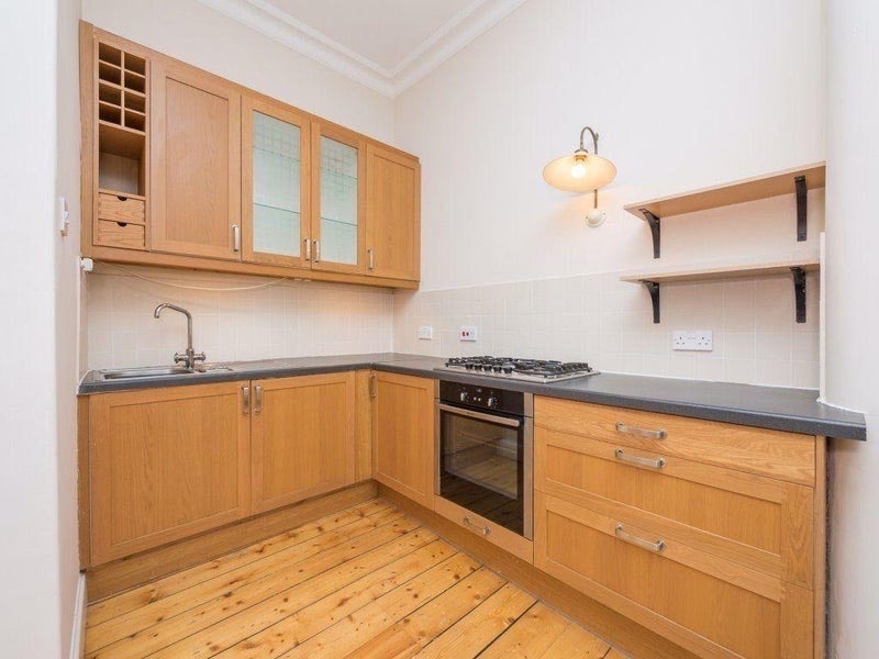 Flat Comely Bank Place in City of Edinburgh