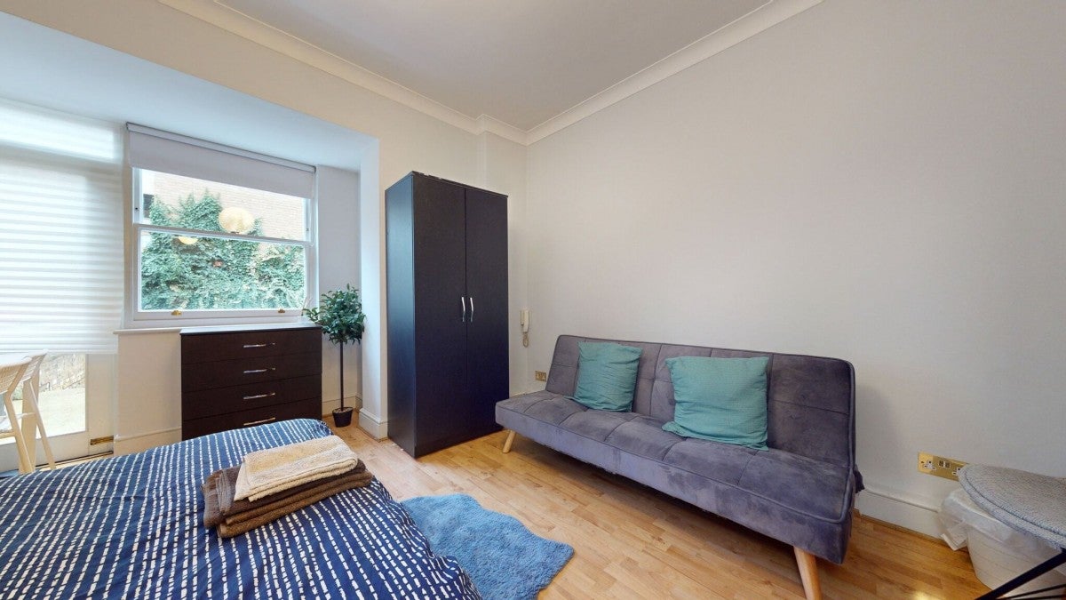 Flat Trematon Mews in Greater London