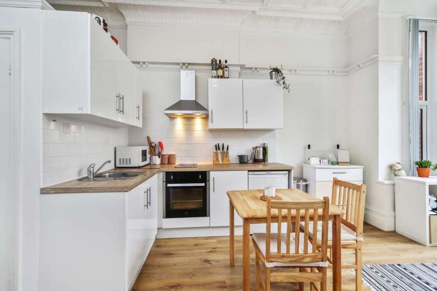 Flat Fawley Road in Greater London