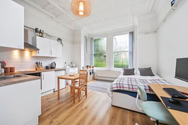 Flat Fawley Road in Greater London