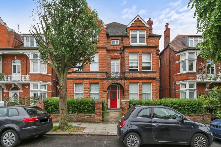 Flat Fawley Road in Greater London