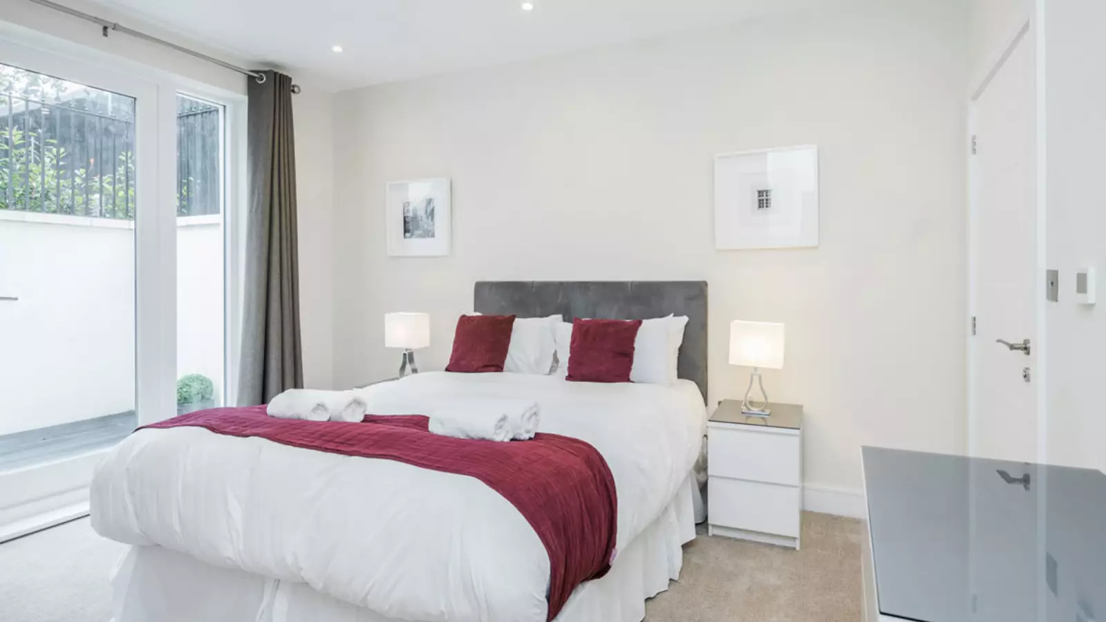 Flat Ewell Road in Greater London
