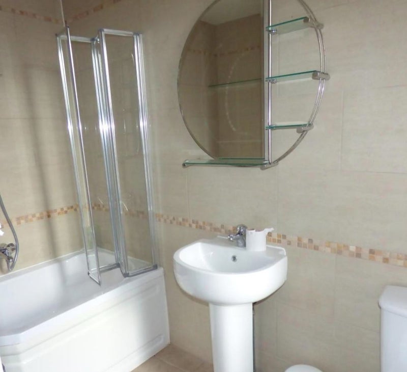 Room Ellys Road in Coventry