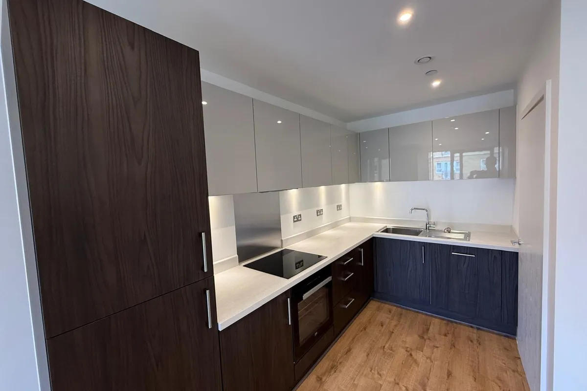 Flat Rookery Way in Greater London