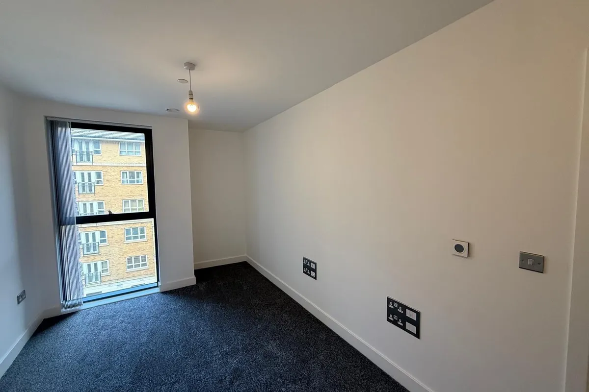 Flat Rookery Way in Greater London