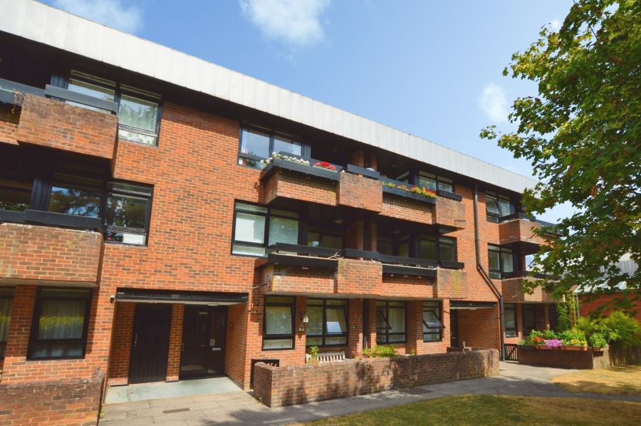 Flat Carlisle Avenue in St Albans