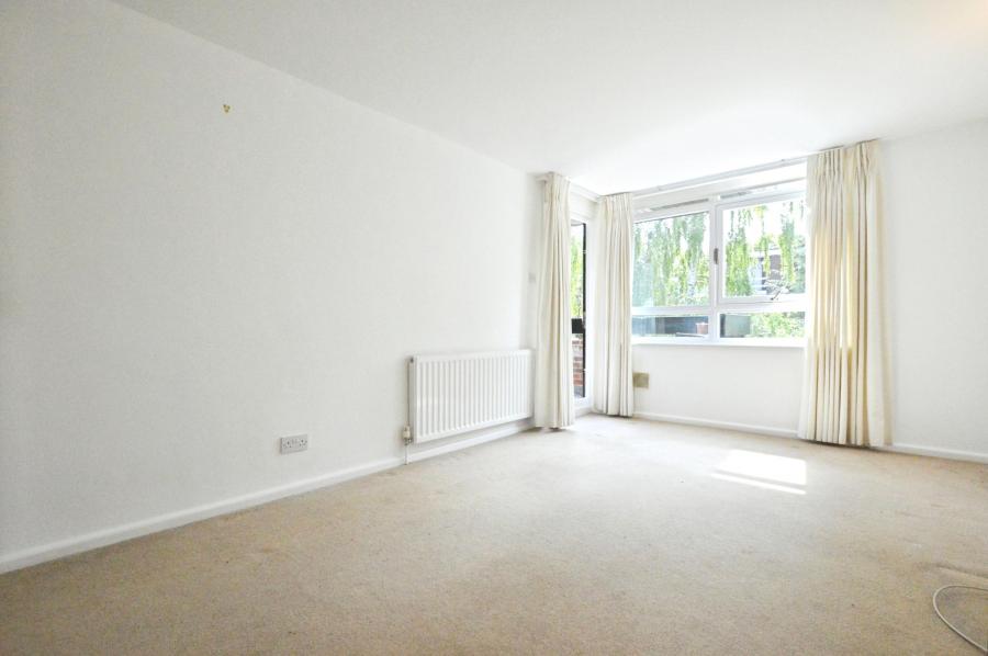Flat Carlisle Avenue in St Albans