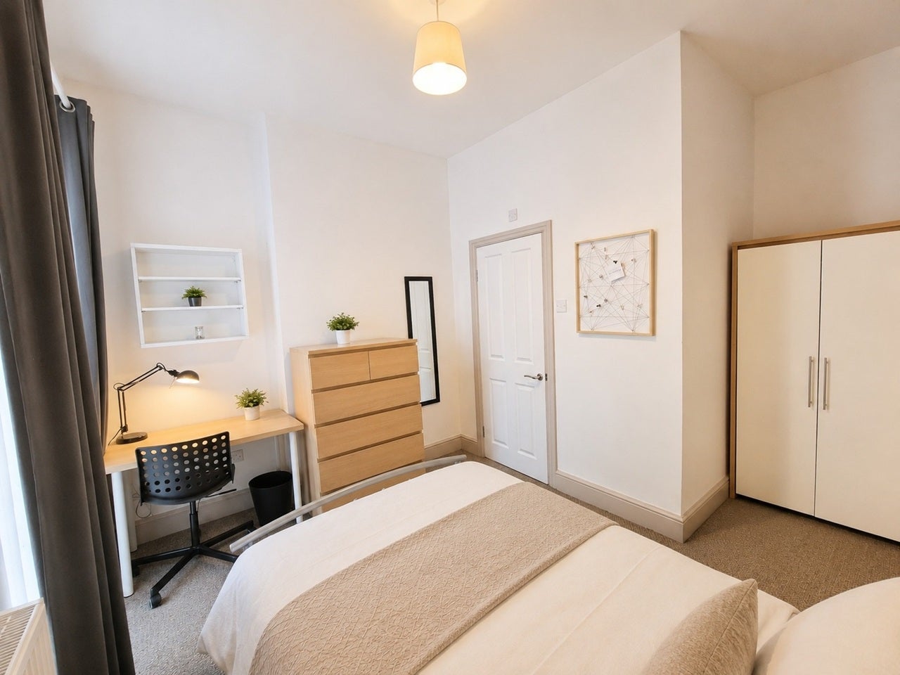 Room Summerfield Crescent in Birmingham