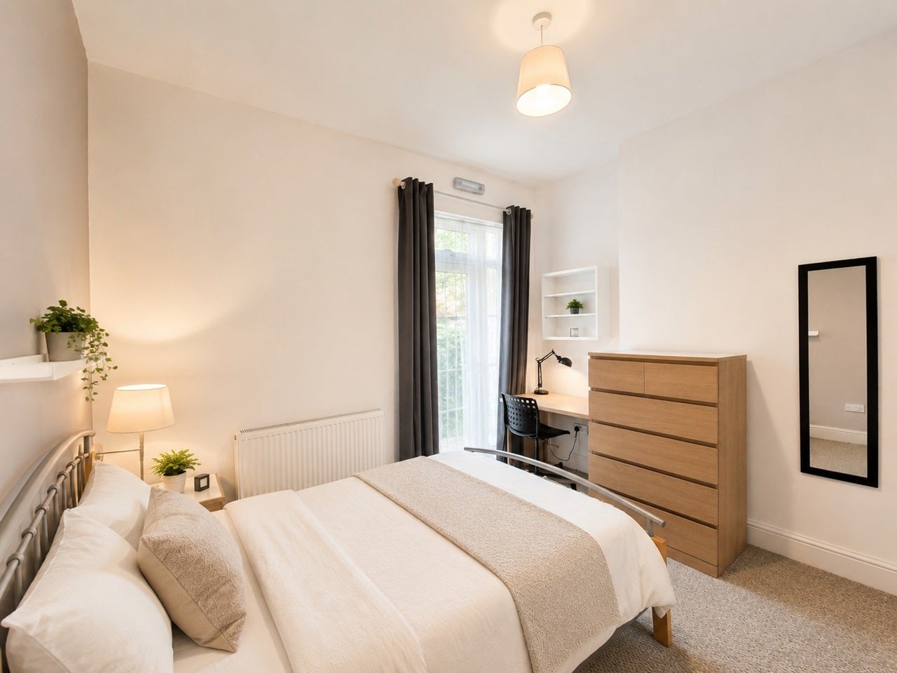 Room Summerfield Crescent in Birmingham