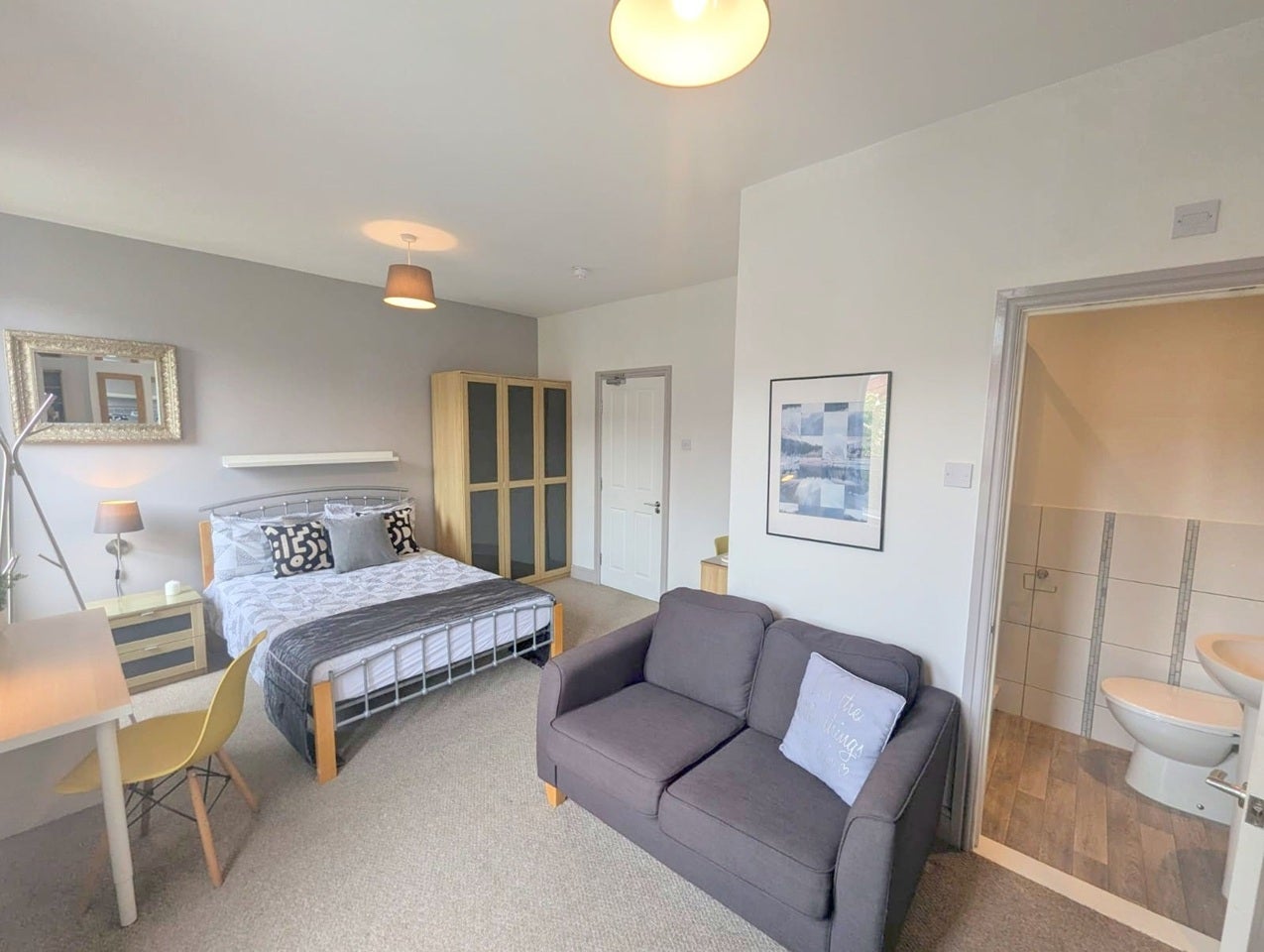 Room Summerfield Crescent in Birmingham