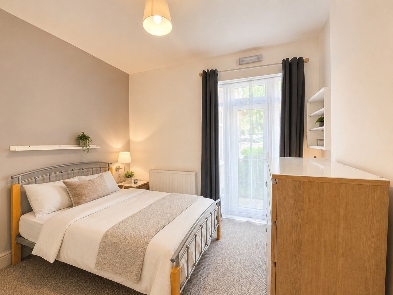 Room Summerfield Crescent in Birmingham
