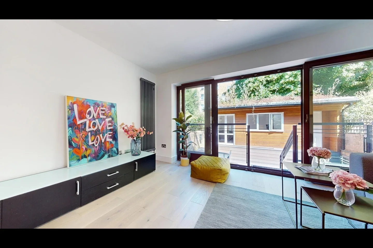 Flat Loveridge Road in Greater London